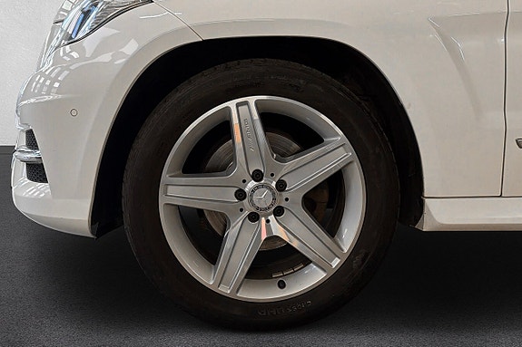 Mercedes-Benz GLK220 9 of 16