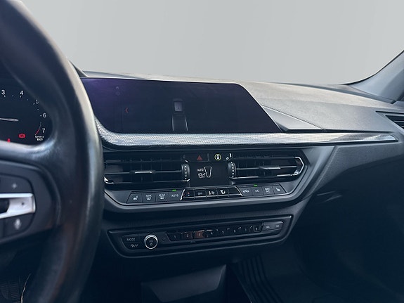 BMW 118i 11 of 15