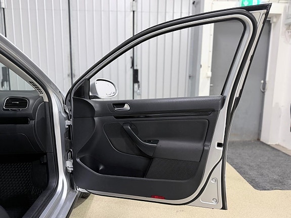 Volkswagen Golf I 21 of 23