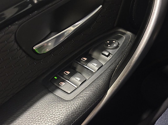 BMW 330i 11 of 11