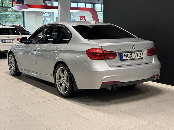 BMW 330i 3 of 11