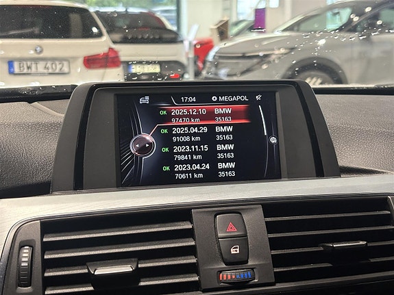 BMW 330i 9 of 11