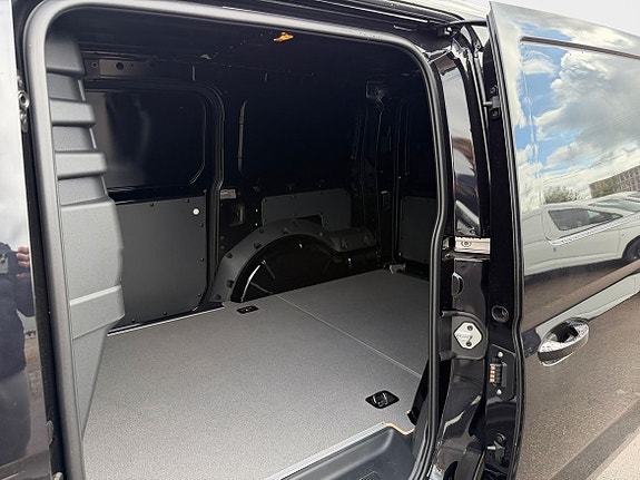 Volkswagen Caddy Maxi 11 of 22