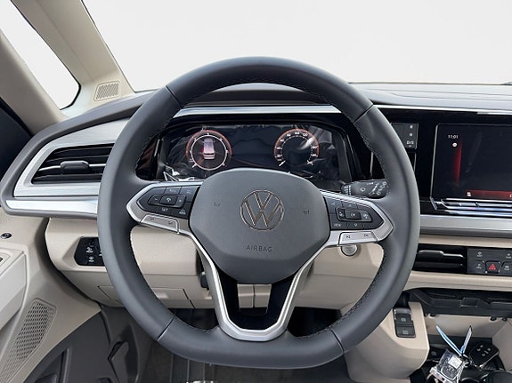 Volkswagen Multivan 13 of 25