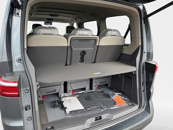 Volkswagen Multivan 14 of 25