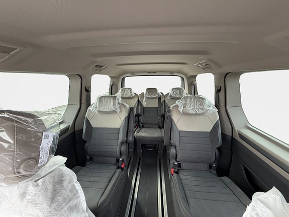 Volkswagen Multivan 11 of 25