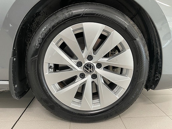 Volkswagen Passat 14 of 20