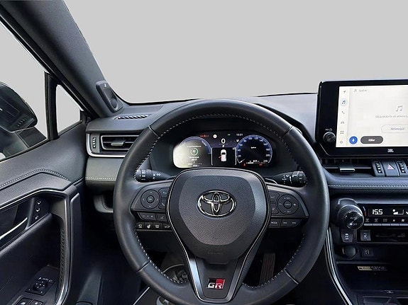 Toyota RAV4 9 of 16