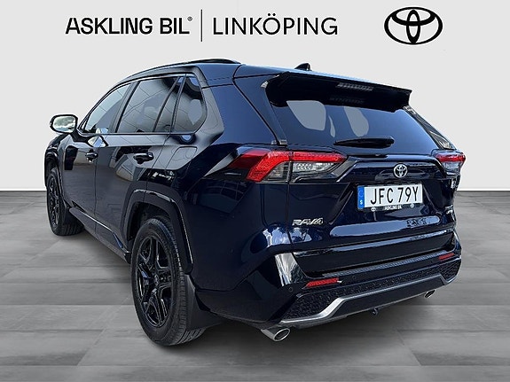 Toyota RAV4 3 of 16