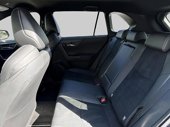 Toyota RAV4 8 of 16