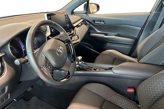 Toyota C-HR 28 of 30
