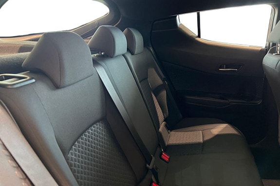 Toyota C-HR 17 of 30