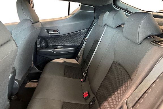 Toyota C-HR 26 of 30