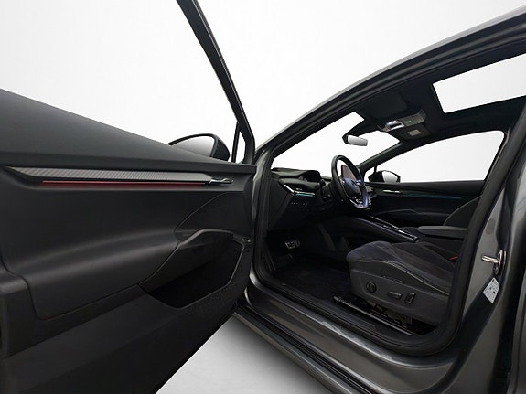 Skoda Enyaq 9 of 30