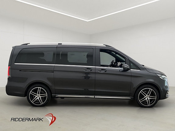 Mercedes-Benz V300 2 of 30