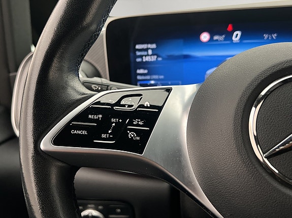 Mercedes-Benz V300 18 of 30