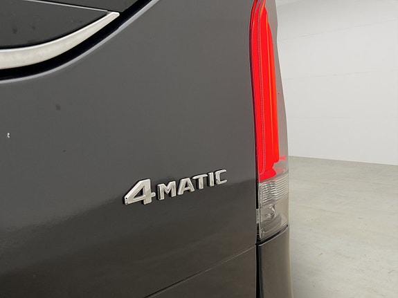 Mercedes-Benz V300 13 of 30