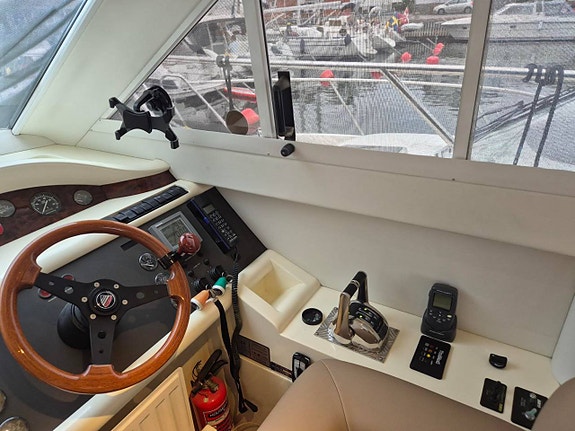 Fairline 38 2002 få gångtimmar 5 of 12