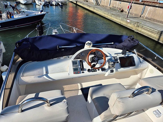 Fairline 38 2002 få gångtimmar 9 of 12