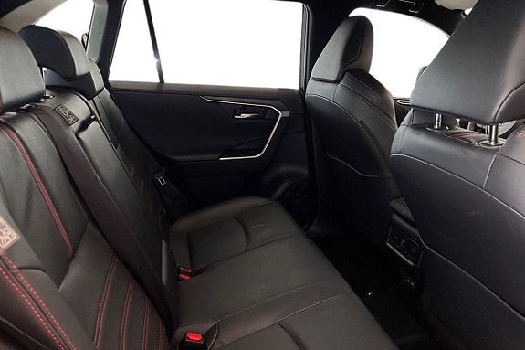 Toyota RAV4 8 of 26