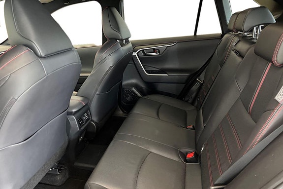 Toyota RAV4 13 of 26