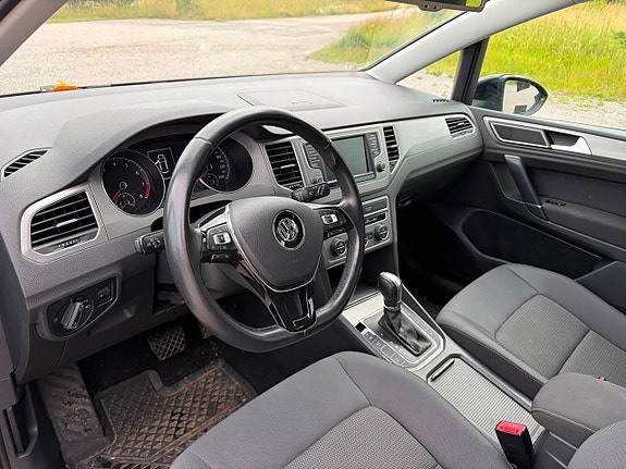Volkswagen Golf Sportsvan 10 of 17