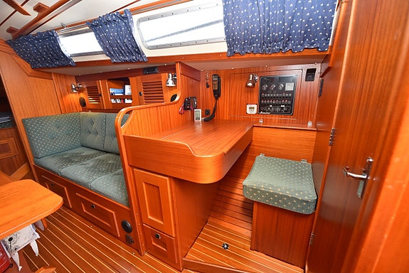 Hallberg-Rassy 34 6 of 10