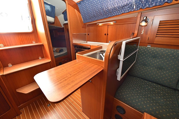 Hallberg-Rassy 34 4 of 10