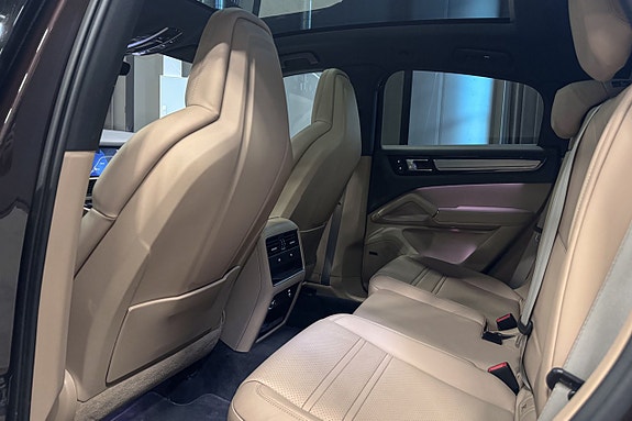 Porsche Cayenne Coupe 12 of 20