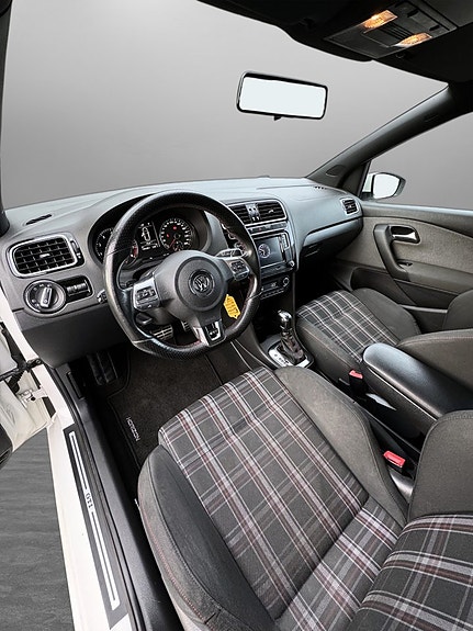 Volkswagen Polo 11 of 23
