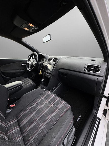 Volkswagen Polo 19 of 23