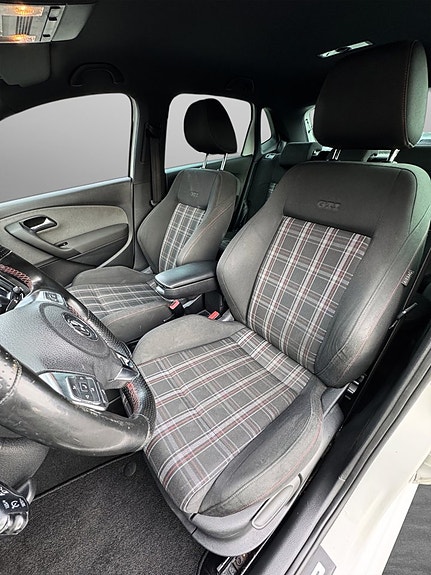 Volkswagen Polo 16 of 23