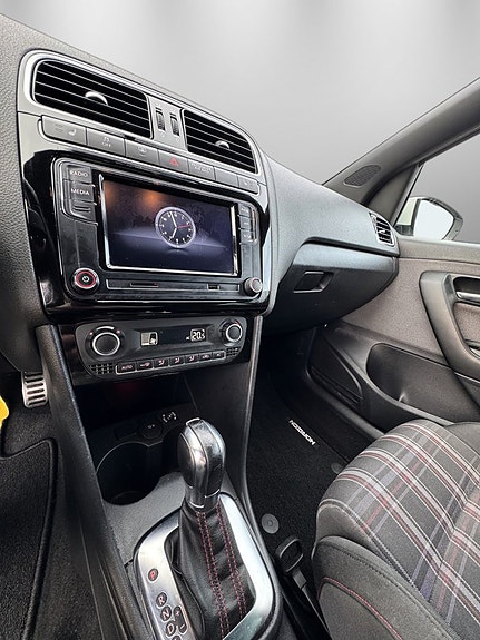 Volkswagen Polo 13 of 23