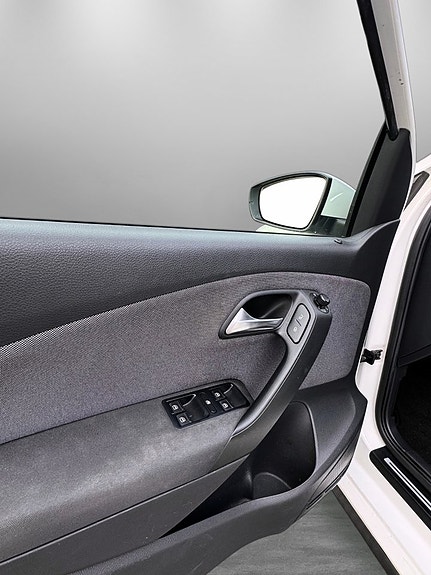 Volkswagen Polo 9 of 23