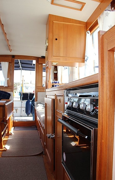 Grand Banks 32 21 of 30