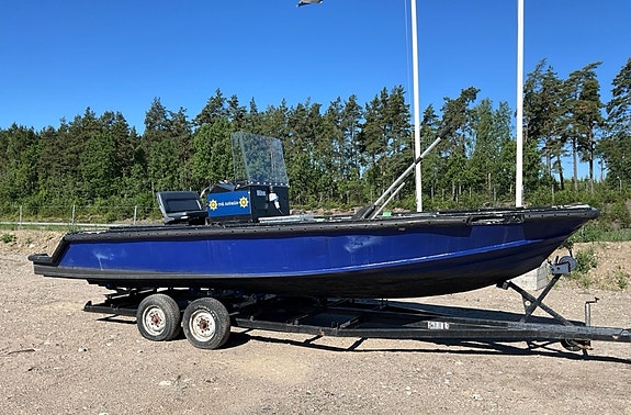 Kraftfull specialbyggd aluminiumbåt med Volvo Penta diesel – 7,5 meter 2 of 5