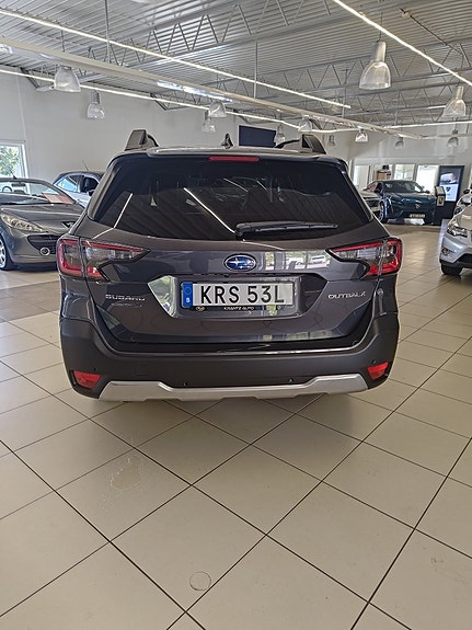 Subaru Outback 5 of 9