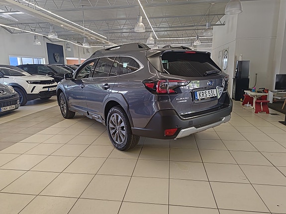 Subaru Outback 4 of 9