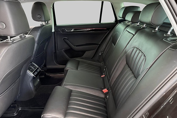 Skoda Superb 9 of 12