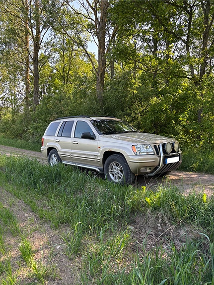 Jeep Grand Cherokee 2 of 9