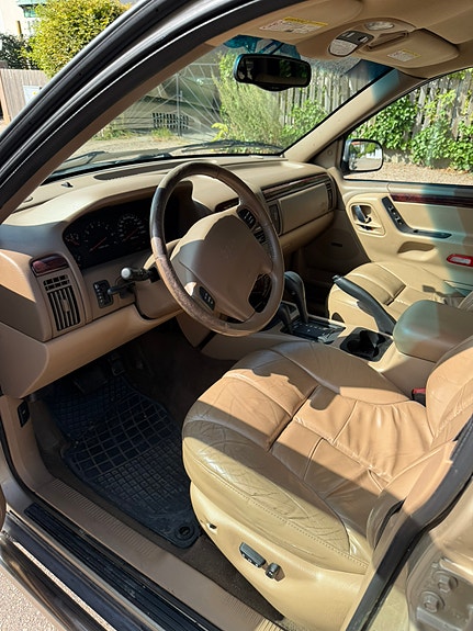 Jeep Grand Cherokee 5 of 9