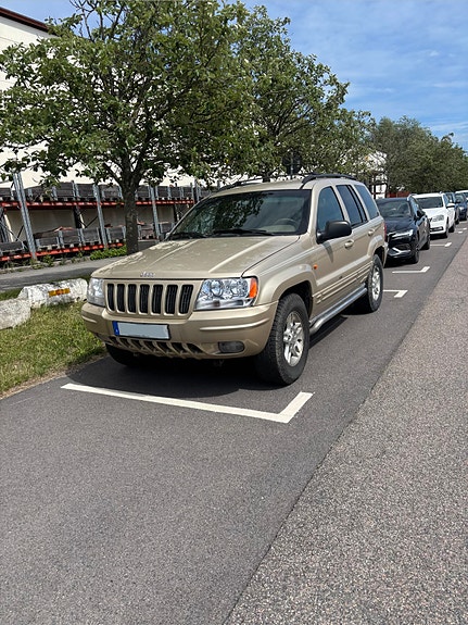 Jeep Grand Cherokee 4 of 9