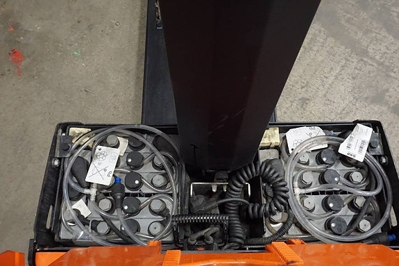 Toyota SWE080L 3 of 9