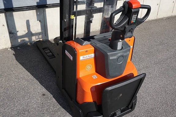 Toyota SWE120L 6 of 10