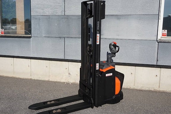 Toyota SWE120L 8 of 10