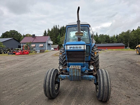 Ford 7700 2 of 9