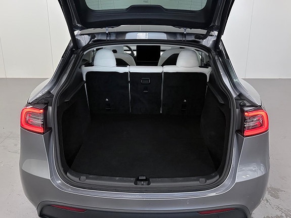 Tesla Model Y 17 of 17