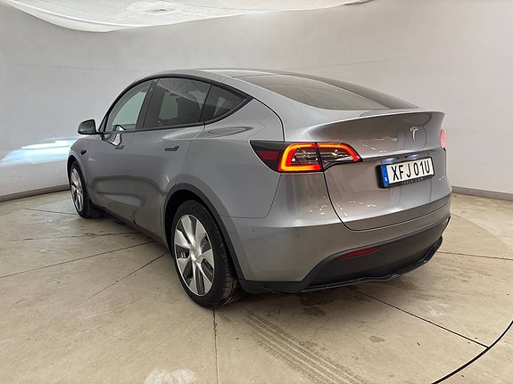 Tesla Model Y 4 of 9