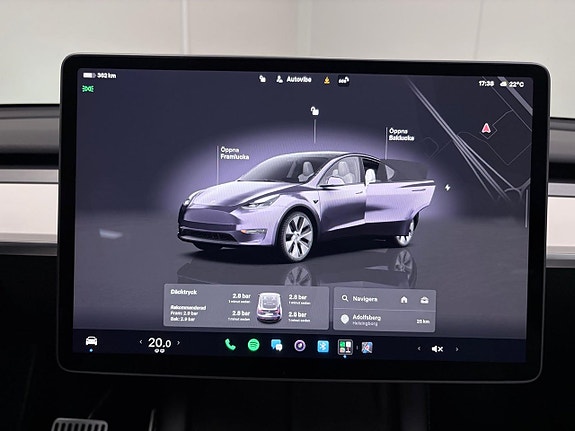Tesla Model Y 14 of 17