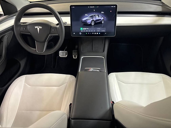 Tesla Model Y 6 of 9